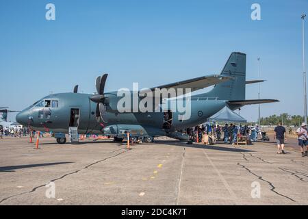 Darwin, NT, Australia-Agosto 4,2018: Evento pitch Black alla base RAAF con aereo da carico militare e turisti a Darwin Foto Stock