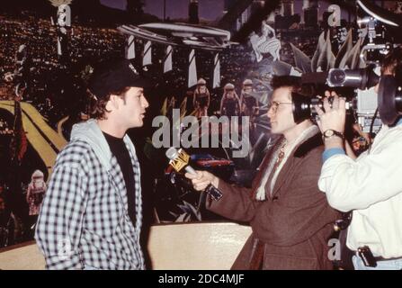 Beverly Hills 90210 attore Luke Perry al Planet Hollywood di New York, 4 febbraio 1993 ha mostrato facendo un'intervista Foto Stock