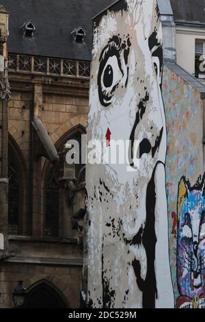 Parigi, Francia - 12 settembre 2020 - Institut Balassi hongrois Collegium Hungaricum foto di strada, Covid19, coronavirus, arte, strada... Foto Stock
