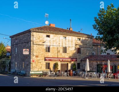 Cantina de Atapuerca accoglie i pellegrini per una prima colazione - Atapuerca, Castiglia e León, Spagna Foto Stock