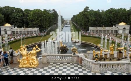 Peterhof Palace, Peterhof, St Pietroburgo, Russia Foto Stock