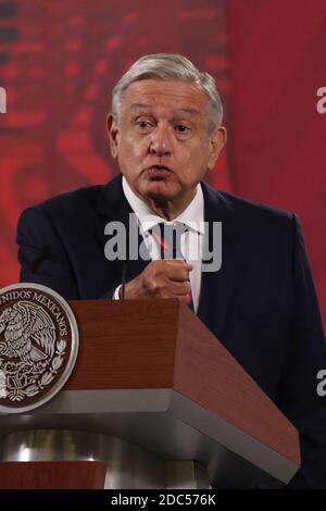 Città del Messico, Messico. 18 Nov 2020. CITTÀ DEL MESSICO, MESSICO - NOVEMBRE 18: Il presidente messicano Andres Manuel Lopez Obrador parla durante una conferenza stampa sull'estradizione dell'ex segretario della difesa Salvador Cienfuegos al Palazzo Nazionale il 18 novembre 2020 a Città del Messico, Messico. Credit: Ismael Rosas/Eyepix Group/The Photo Access Credit: The Photo Access/Alamy Live News Foto Stock