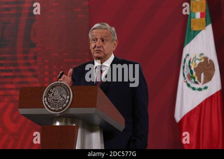 Città del Messico, Messico. 18 Nov 2020. CITTÀ DEL MESSICO, MESSICO - NOVEMBRE 18: Il presidente messicano Andres Manuel Lopez Obrador parla durante una conferenza stampa sull'estradizione dell'ex segretario della difesa Salvador Cienfuegos al Palazzo Nazionale il 18 novembre 2020 a Città del Messico, Messico. Credit: Ismael Rosas/Eyepix Group/The Photo Access Credit: The Photo Access/Alamy Live News Foto Stock