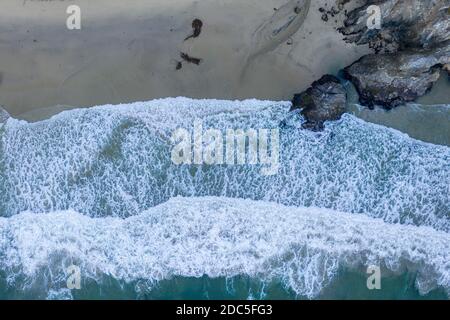 Onde lungo Rocky Creek in California, Big sur nella contea di Monterey, Stati Uniti Foto Stock