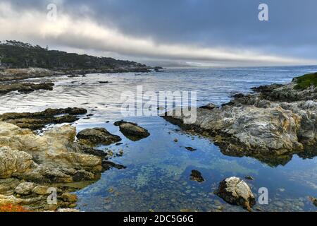 Paesaggio di Sunset Point lungo 17 Mile Drive nella costa di Pebble Beach, California Foto Stock