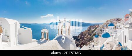 Meraviglioso paesaggio di viaggio, paesaggi estivi a Santorini, Grecia. Cielo blu e vista mare con architettura bianca, foto di vacanza ispirato Foto Stock