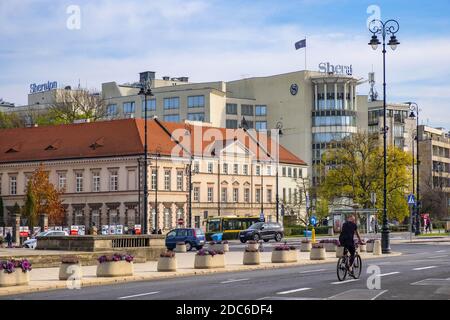 Varsavia, Mazovia / Polonia - 2019/10/26: Istituto di Varsavia per l'edificio principale dei non udenti - Instutut Gluchoniemych - presso la piazza delle tre croci storica Foto Stock