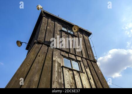 Lublin, Lubelskie / Polonia - 2019/08/17: Guardia torre di guardia a Majdanek KL Lublin Nazis campo di concentramento e sterminio - Konzentrationslager Lub Foto Stock