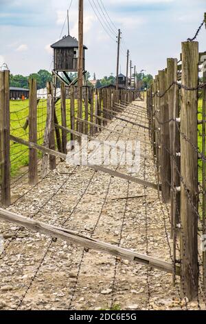 Lublin, Lubelskie / Polonia - 2019/08/17: Recinzioni a filo spinato del campo di concentramento e sterminio di Lublino Nazis di Majdanek KL - Konzentrationslager Foto Stock