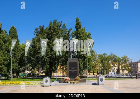 Lublin, Lubelskie / Polonia - 2019/08/18: Monumento Marshall Jozef Pilsudski nella piazza Plac Litewski nel centro storico Foto Stock