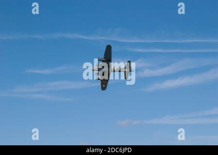 Il bombardiere americano della seconda guerra mondiale 'Sally B' Boeing B-17G è l'unico modello aeronavista in Europa Foto Stock