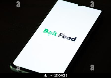 Bolt Food, ordinazione di alimenti e servizio di consegna. Cibo da asporto durante la pandemia di Covid o Coronavirus, app sullo smartphone Foto Stock