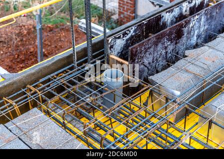 Particolare di soletta di cemento armato con blocchi di calcestruzzo leggero sotto costruzione Foto Stock