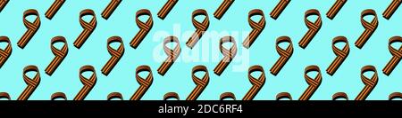 Ripetizione senza giunture. Nastro di San Giorgio isolato su sfondo blu. 9 maggio vittoria di guerra. 9 maggio vittoria di guerra. Nastro a striscia arancione nero con simbolo tradizionale. Foto Stock