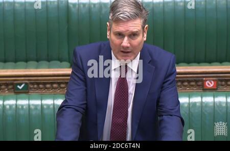 Il leader del Partito laburista Sir Keir Starmer risponde alla dichiarazione del primo ministro Boris Johnson davanti alla Camera dei Comuni. Foto Stock