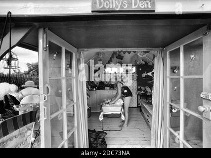 Dollys Den Beach Hut / chalet, a Chapel Point, Chapel St Leonards, Lincolnshire. Inghilterra. REGNO UNITO Foto Stock