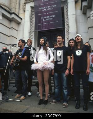 La Giornata dei leader del rilancio in Bulgaria, 1 novembre. Gli studenti dell'Università di Sofia festeggiano. Foto Stock