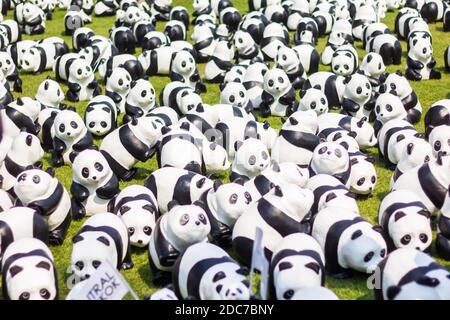 L'installazione artistica del 1600 Pandas di Paulo Grangeon a Bangkok, Thailandia Foto Stock