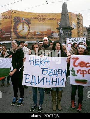 La Giornata dei leader del rilancio in Bulgaria, 1 novembre. Gli studenti dell'Università di Sofia festeggiano. Foto Stock