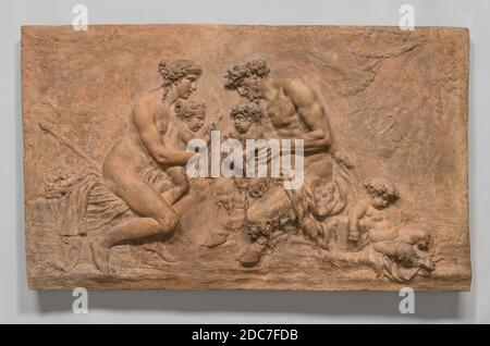 Clodion, (artista), francese, 1738 - 1814, Famiglia Faun, c.. 1785, terracotta, totale: 71.1 x 116.8 cm (28 x 46 pollici Foto Stock