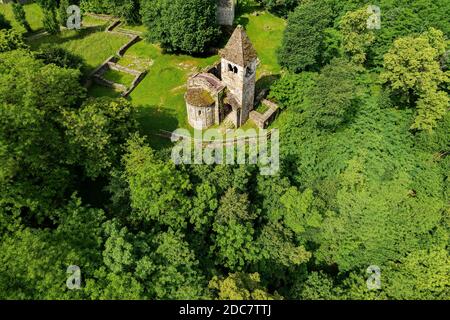 Abbazia di S. Pietro in Vallate sec. XI, Piagno di Cosio Valtellino, Valtellina (IT), Aerial Foto Stock