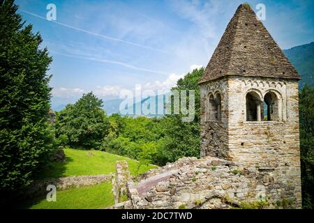 Abbazia di S. Pietro in Vallate sec. XI, Piagno di Cosio Valtellino, Valtellina (IT), Aerial Foto Stock