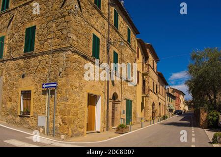 Edifici residenziali nello storico borgo medievale di Vescovado di Murlo in provincia di Siena, Toscana, Italia Foto Stock