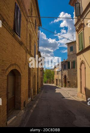 Edifici residenziali nello storico borgo medievale di Vescovado di Murlo in provincia di Siena, Toscana, Italia Foto Stock