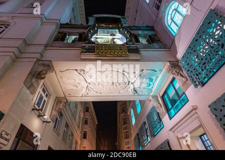 Orologio Anker, orologio meccanico in stile Art Nouveau, Hoher Markt, Vienna, Austria. Foto Stock