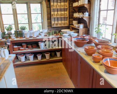 Negozio di ceramiche artigianali a Skansen, il museo svedese all'aperto di Stoccolma. Foto Stock