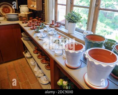 Negozio di ceramiche artigianali a Skansen, il museo svedese all'aperto di Stoccolma. Foto Stock