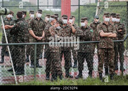 Osasco, San Paolo, Brasile. 19 Nov 2020. (INT) l'esercito brasiliano al lavoro. 19 novembre 2020, Osasco, San Paolo, Brasile: L'esercito brasiliano di San Paolo invia più di 400 soldati per accogliere gli immigrati venezuelani a Roraima. Nel mese di novembre, il comando militare del Sud-est (CMSE) ha preparato 431 militari che costituiranno il decimo contingente della task force Logistica umanitaria per lo stato di Roraima. Credit: ZUMA Press, Inc./Alamy Live News Foto Stock