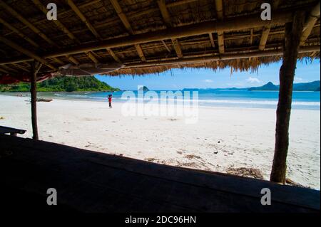 Vista della spiaggia di Selong Belanak dal rifugio One Beach, Lombok Sud, Indonesia, Asia Foto Stock