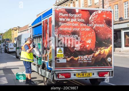 Tesco home food delivery van, New Road, Oxford, Oxfordshire, Inghilterra, Regno Unito Foto Stock