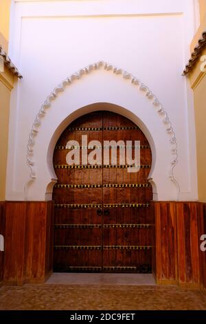 Marocco Marrakech - le porte sono arredate in modo splendido a Medina Foto Stock