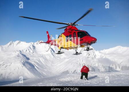 04.02.2019, Schruns, Vorarlberg, Austria - elicottero di soccorso che decollerà dalla pista. 00S190204D821CAROEX.JPG [VERSIONE DEL MODELLO: NO, VERSIONE DELLA PROPRIETÀ: Foto Stock