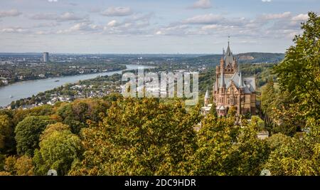 24.09.2020, Koenigswinter, Nord Reno-Westfalia, Germania - Castello di Drachenburg sul Drachenfels, visita turistica e destinazione di escursioni in Siebe Foto Stock