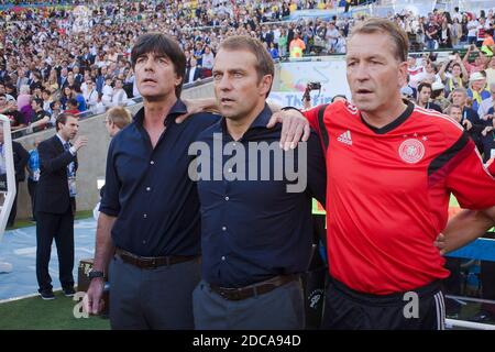 Rapporto: Flick ha agito come successore di Loew dopo la sconfitta del 0-6 contro la Spagna. Archivio foto: Da sinistra allenatore federale Joachim Jogi LOEW, L‚âà¬8w, coach Hans-Dieter Hansi FLICK, allenatore di goalwart Andreas KOEPKE, K‚âà¬8pke, cantare l'inno nazionale, Germania (GER) - Argentina (ARG) 1 : 0 dopo l'estensione, finale, gioco 64, il 13 luglio 2014 a Rio de Janeiro; La Germania è campione del mondo di calcio 2014 in Brasile dal 12.06. - 07/13/2014. ¬ ¬ | utilizzo in tutto il mondo Foto Stock