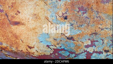 Superficie incrinata smaltata del cofano della vecchia vettura Foto Stock