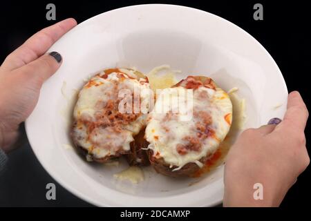 melanzane con carne e salsa di besciamella Foto Stock