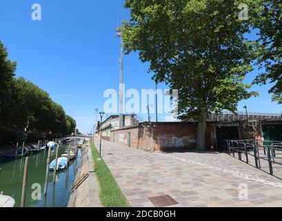 Venezia, VE, Italia - 13 luglio 2020: L'esterno dello Stadio sull'isola di Sant'Elena a Venezia Foto Stock