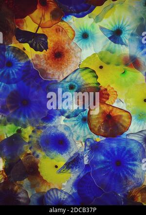 Forme colorate e naturali, fioritura d'arte nel soffitto Bellagio, arte Fiori di Como di Chihuly Foto Stock