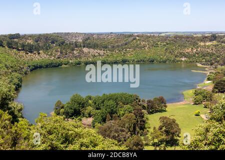 Il lago Valley preso da un punto di osservazione situato in Monte Gambier Sud Australia il 10 novembre 2020 Foto Stock