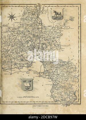 Antica mappa del XIX secolo Oxfordshire (abbreviato Oxon, da Oxonium, il nome latino di Oxford) è una contea senza sbocco sul mare nel sud-est dell'Inghilterra così come la città di Oxford, altri centri di popolazione sono Banbury, Bicester, Kidlington e Chipping Norton a nord di Oxford; Carterton e Witney ad ovest; Thame e Chinnor ad est; Abingdon-on-Thames, Wantage, Didcot, Wallingford e Henley-on-Thames a sud. Dall'Enciclopedia Londinensis OR, dizionario universale di arti, scienze e letteratura; Volume XVIII; a cura di Wilkes, John. Pubblicato a Londra nel 1821 Foto Stock