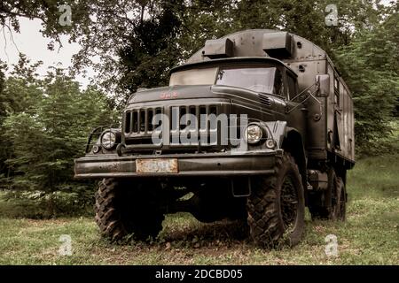 Cannone militare decorativo / camion utilizzato in guerra Foto Stock