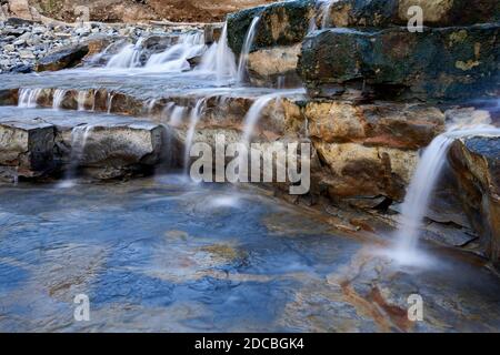 Piattaforme rocciose sulla spiaggia di Monknash sulla costa di Glamorgan, Galles del Sud Foto Stock