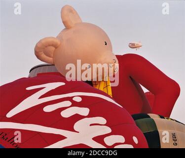 "Hot air balloons", "Balloon fiesta", "Bristol Balloon fiesta", "Virgin Balloons", "Rupert Bear Balloon", "volo in mongolfiera", "volo in volo di volo" Foto Stock