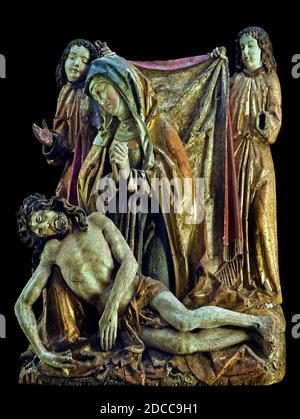 La Vergine della Misericordia Pietà intaglio in legno, scultura in legno policromo gotico della Germania meridionale del XVI secolo che raffigura il lamento sul corpo morto di Gesù Cristo Foto Stock