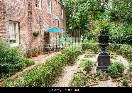 Mississippi Vicksburg Anchuca Historic Mansion & Inn, hotel Greek Revival antebellum casa fuori giardino esterno, Foto Stock