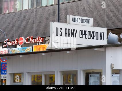 Checkpoint Charlie controllo di frontiera, Berlino, Germania Foto Stock